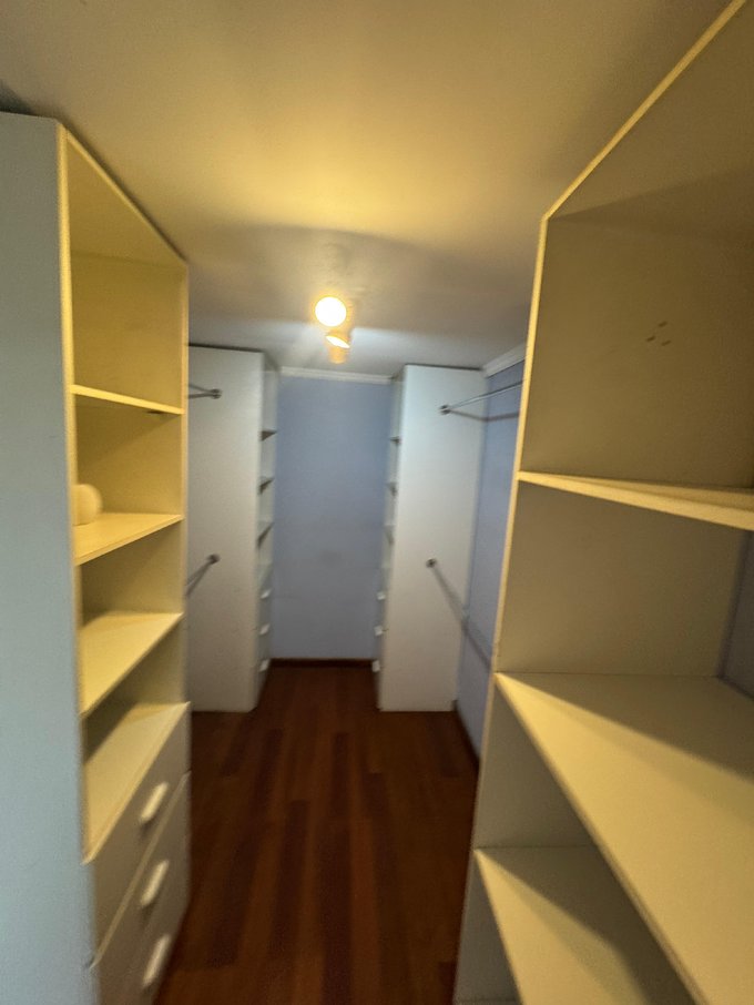 Walking Closet - 2