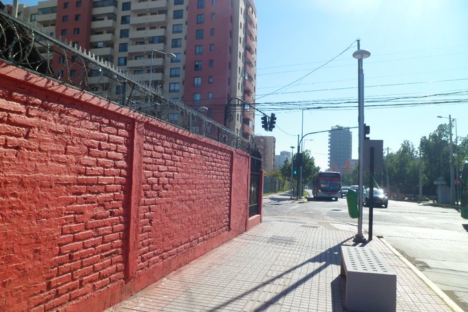 Murallón salida Avenida Colombia