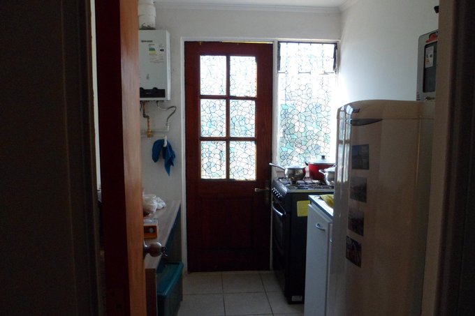 Cocina con salida a patio lateral (oriente).