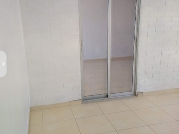 Comedor ventana con salida al estacionamiento
