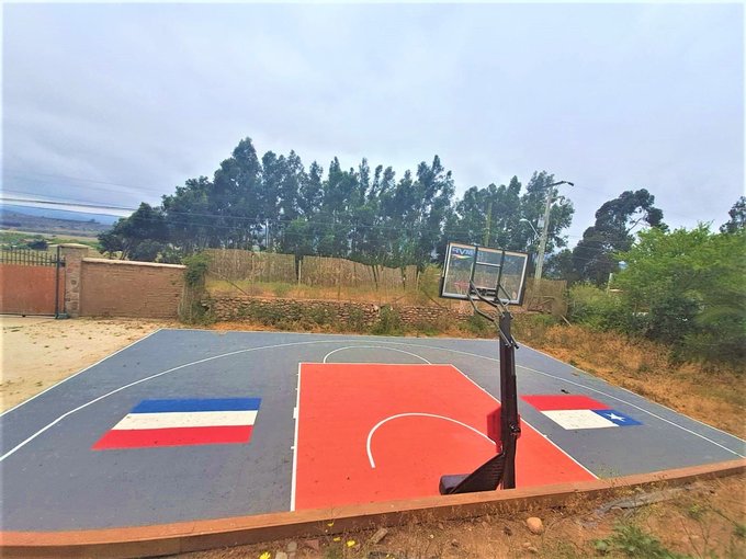 CANCHA CON BANDERA CHILENA