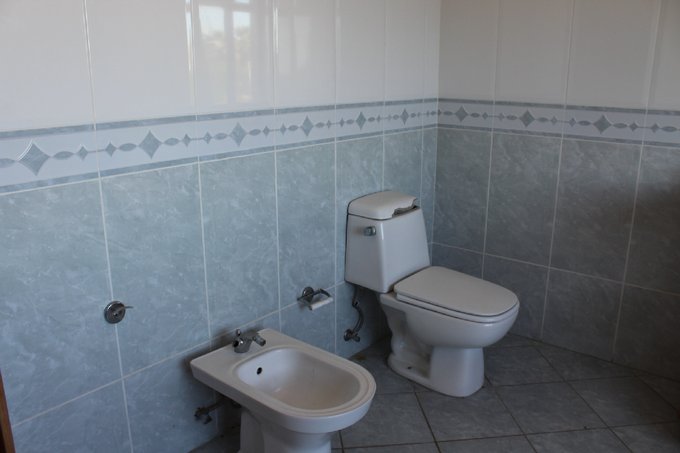 Incluye ducha y jacuzzi