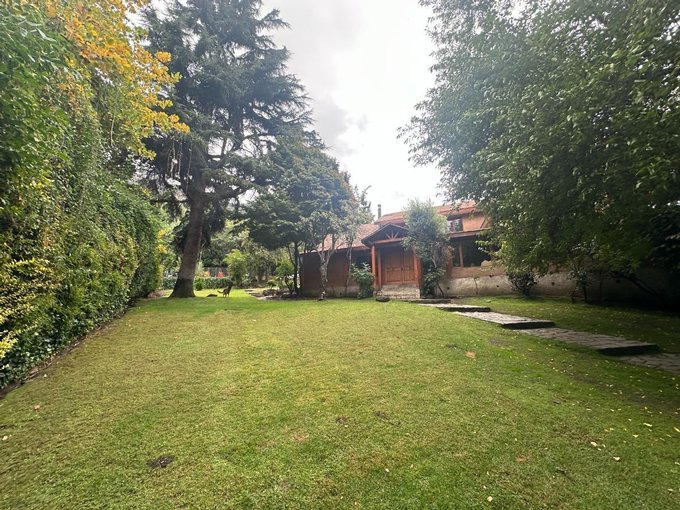 Frente casa vista desde jardín