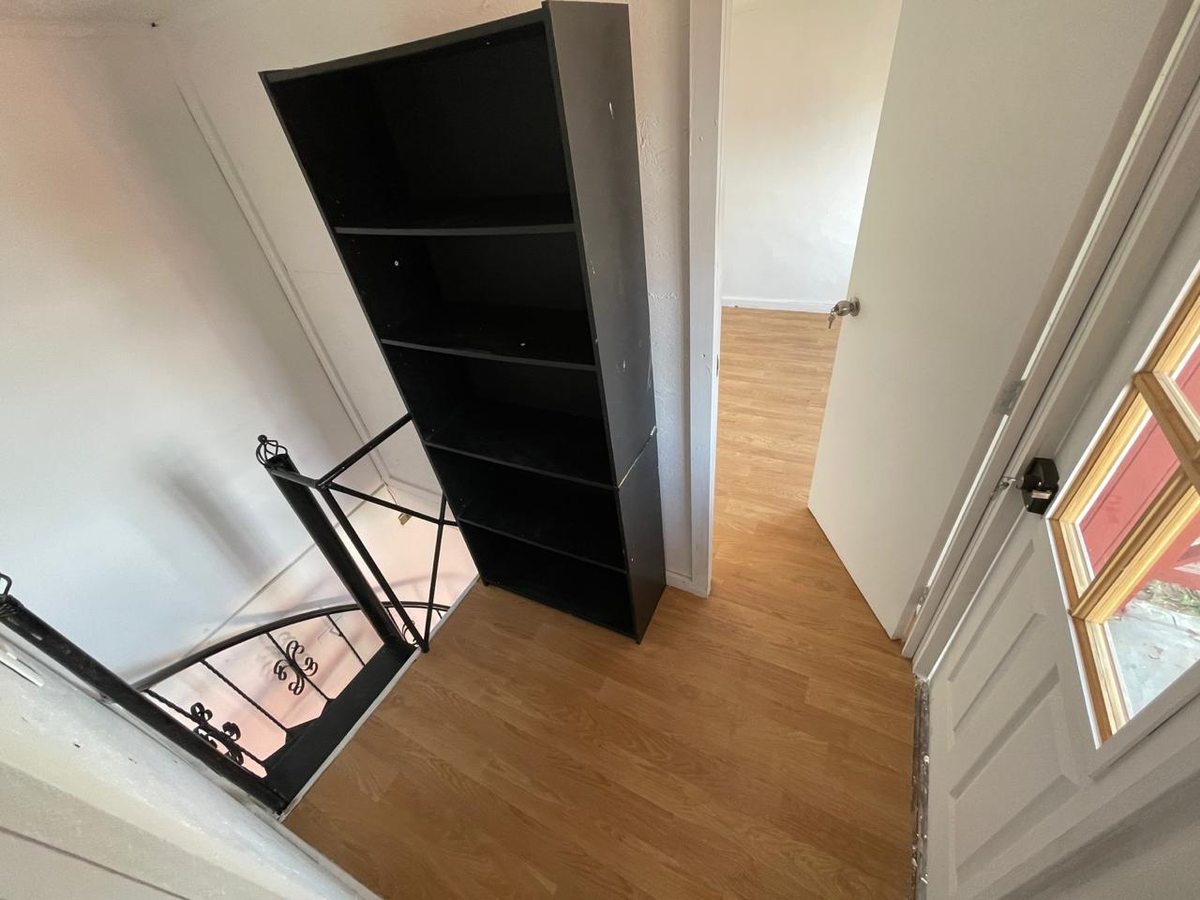 Dpto: Pasillo Escalera