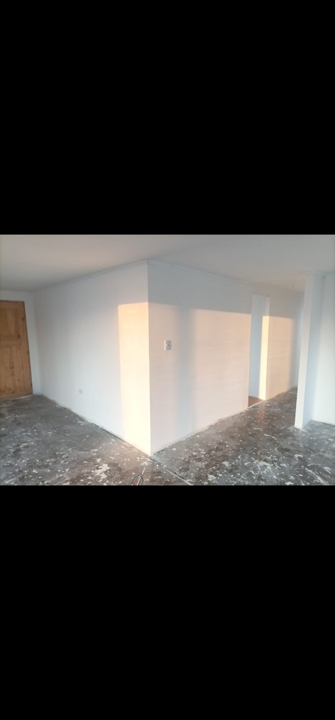 Entrada principal hacia pasillo de dormitorios