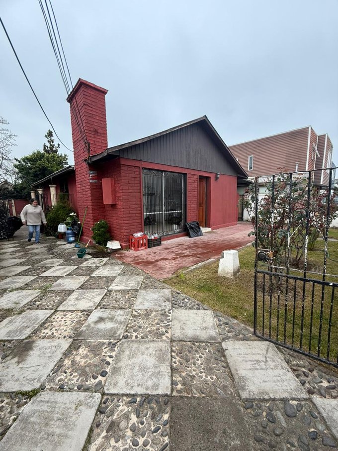 Frontis/antejardín/estacionamientos