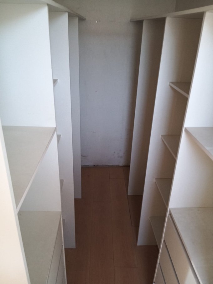 Walking closet dorm. principal
