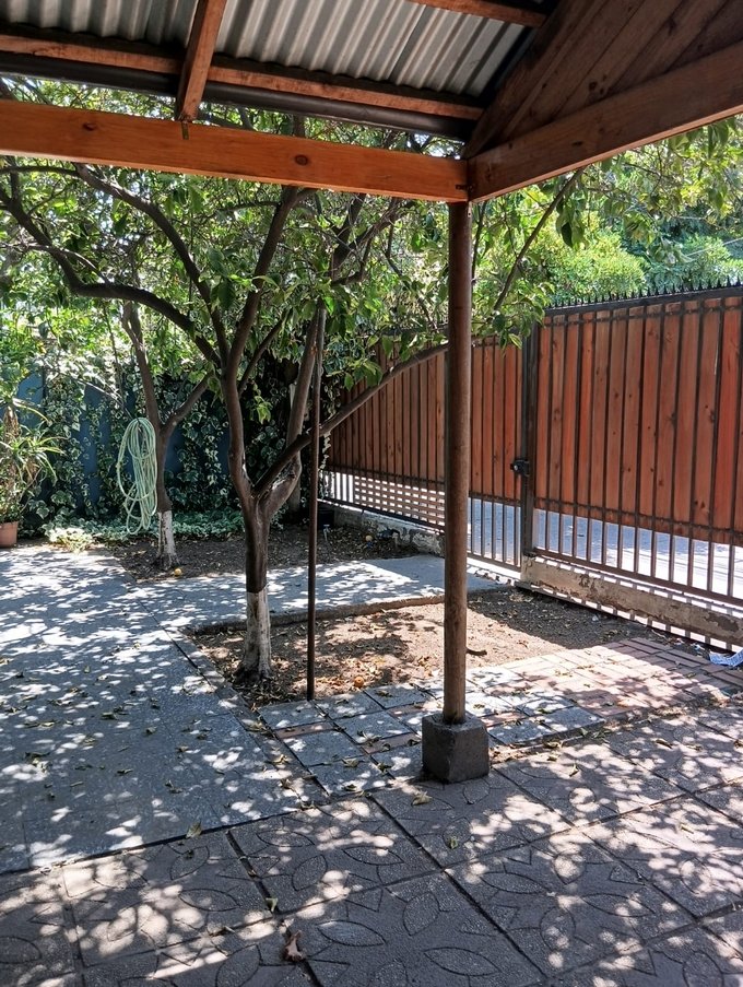 Antejardín puerta principal