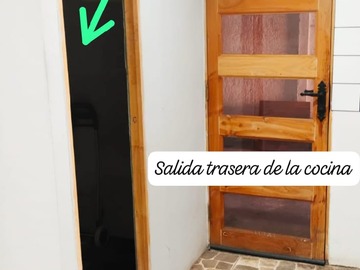 cocina, bodega, salida trasera
