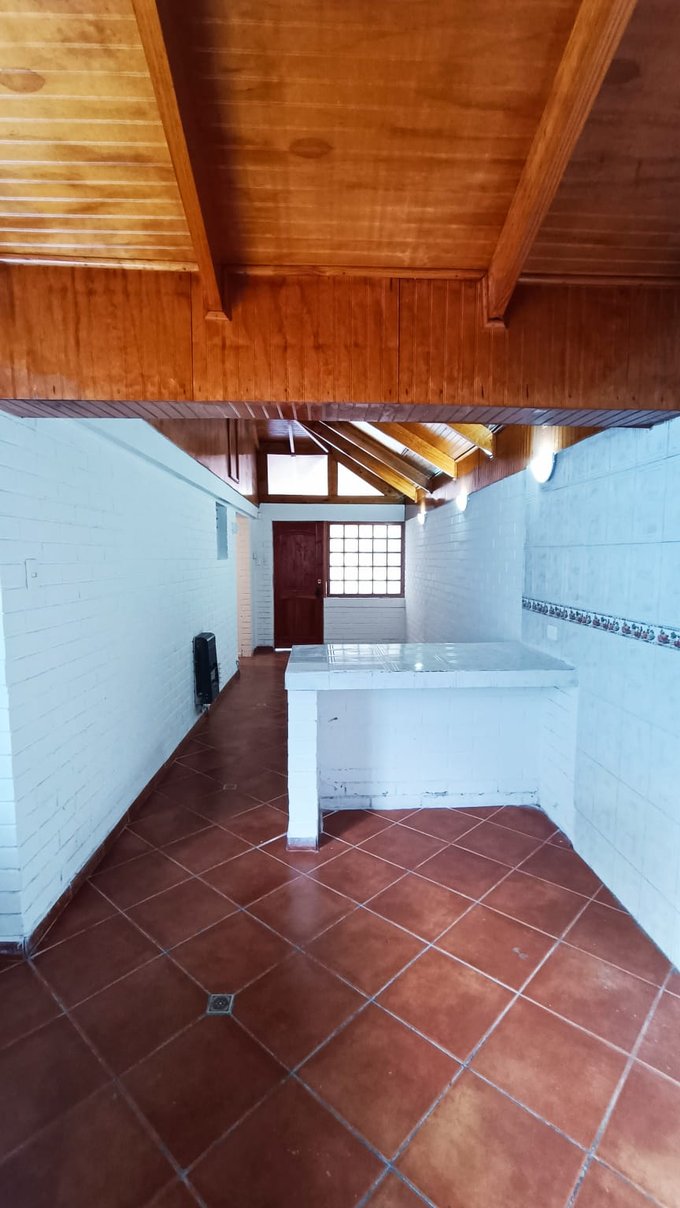 AMPLIA COCINA COMEDOR DE DIARIO