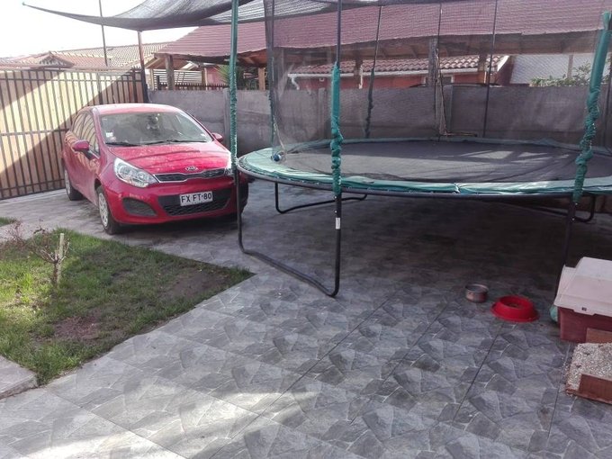 ANTEJARDIN CON ESPACIO PARA 3 VEHICULOS