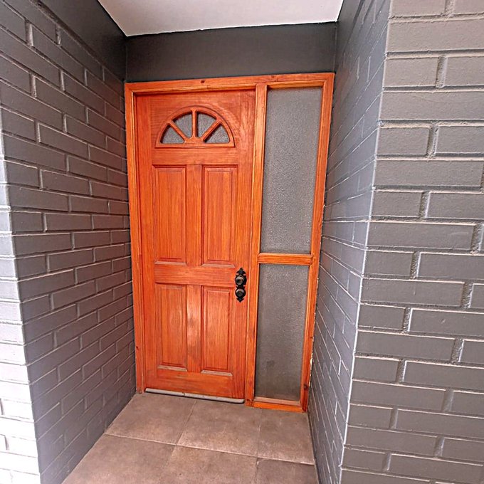 Puerta entrada vista exterior