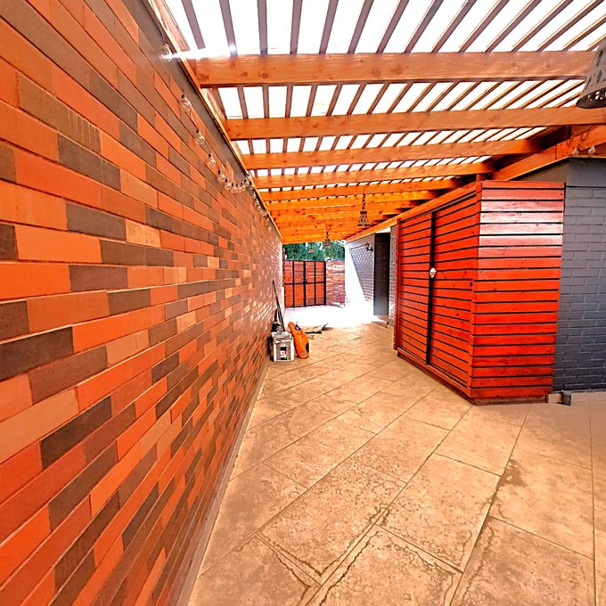 Estacionamiento techado con policarbonato alveolar