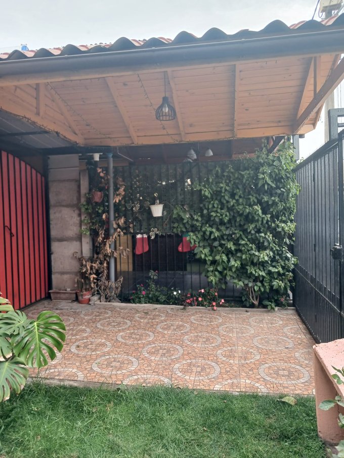 Antejardín, acceso a la casa