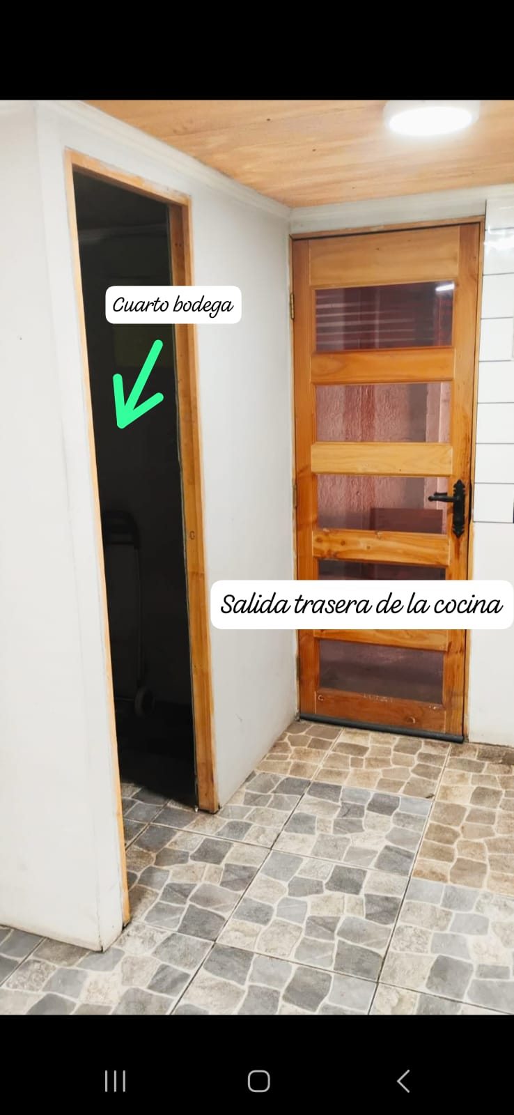 cocina, bodega, salida trasera