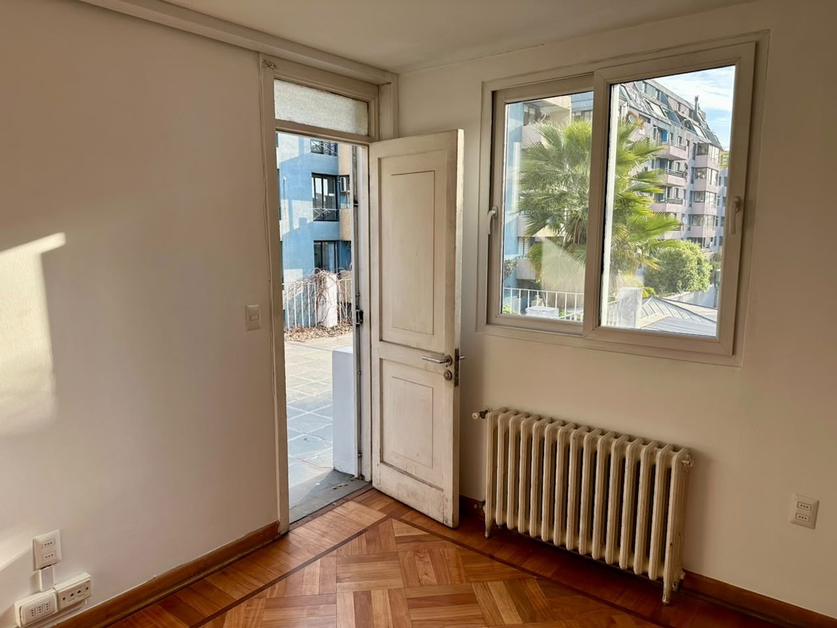 SALIDA A TERRAZA DORMITORIO 4