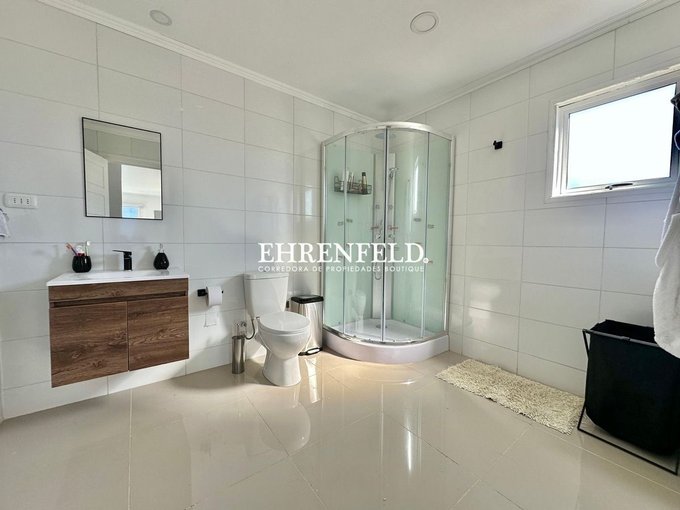 Baño suite.