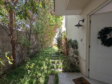 09.- Patio lateral hacia adelante.