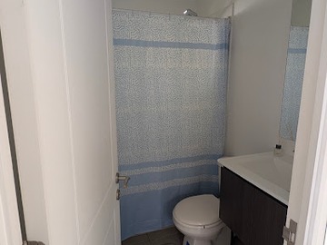 17.- Baño secundario.