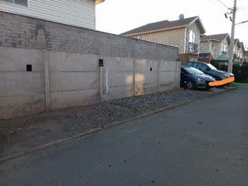 Estacionamientos de visitas del condominio (costado)