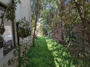 07.- Patio lateral hacia sector piscina.