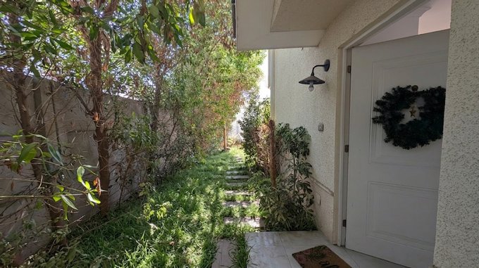 09.- Patio lateral hacia adelante.