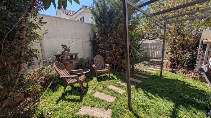 06.- Patio frontal hacia afuera y naturaleza.