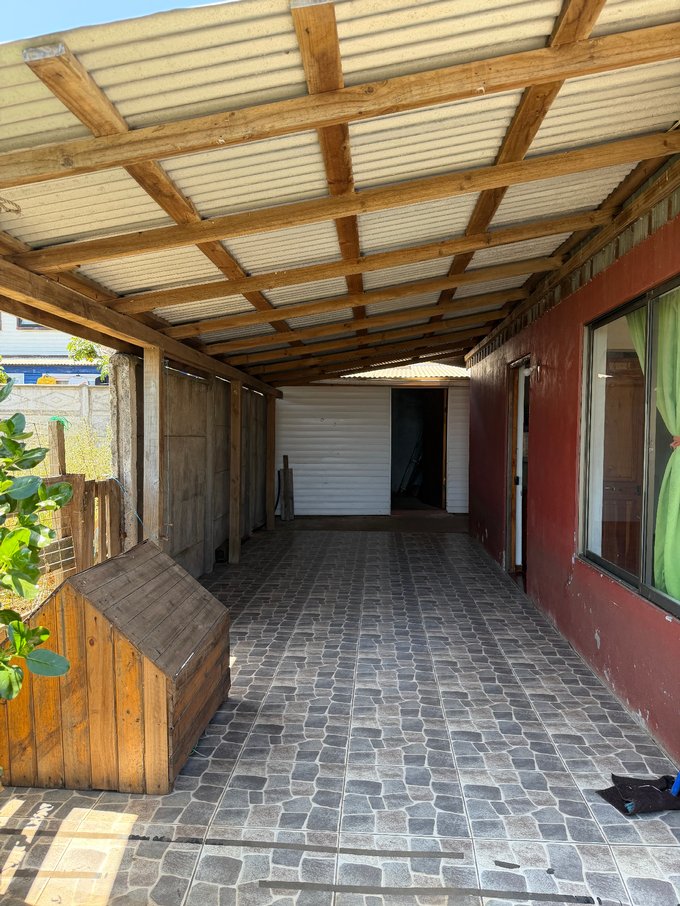 Espacio de estacionamiento techado