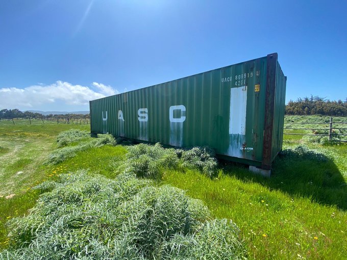 Bodega container