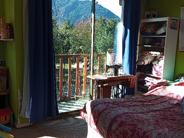 Dormitorio con closet y capacidad para 4 personas y balcón