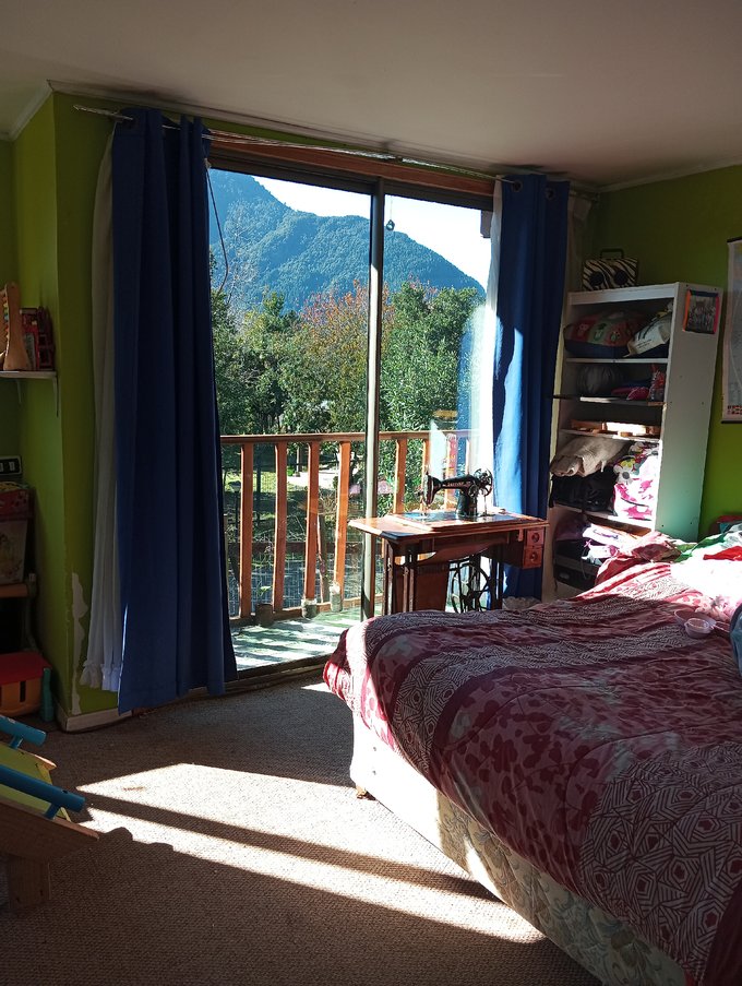 Dormitorio con closet y capacidad para 4 personas y balcón
