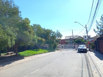 Portón automático de ingreso al condominio