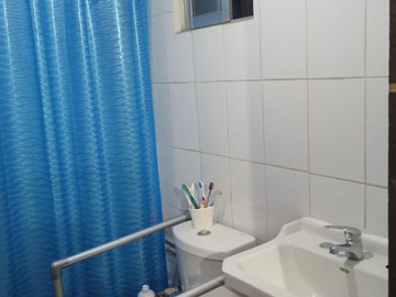 Baño (adecuado para persona con discapacidad)