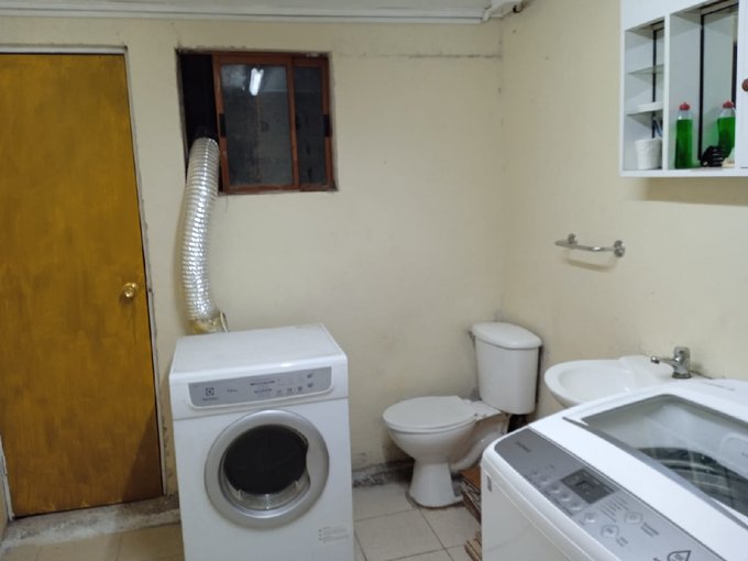 Baño (sala) con secadora