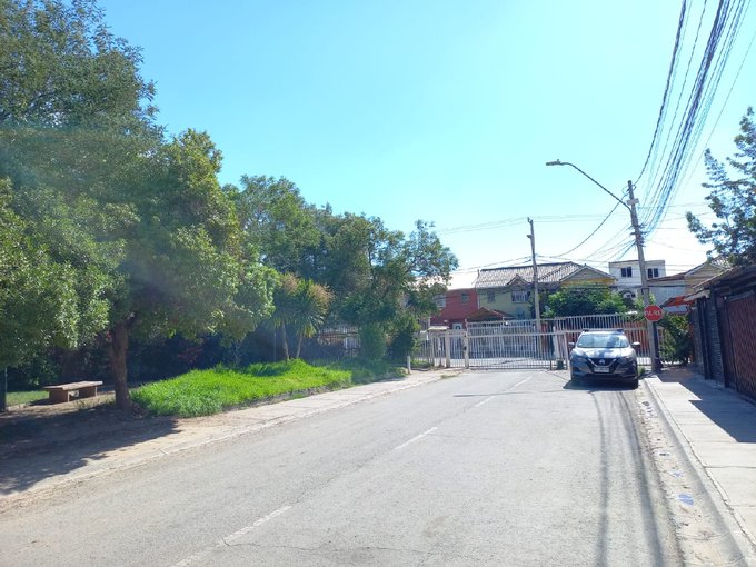 Portón automático de ingreso al condominio