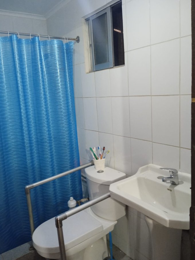 Baño (adecuado para persona con discapacidad)