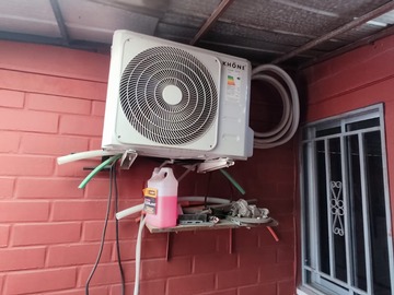 Aire acondicionado  (costado estacionamiento)