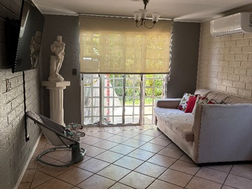 Living y comedor con aire acondicionado con uso desde la App