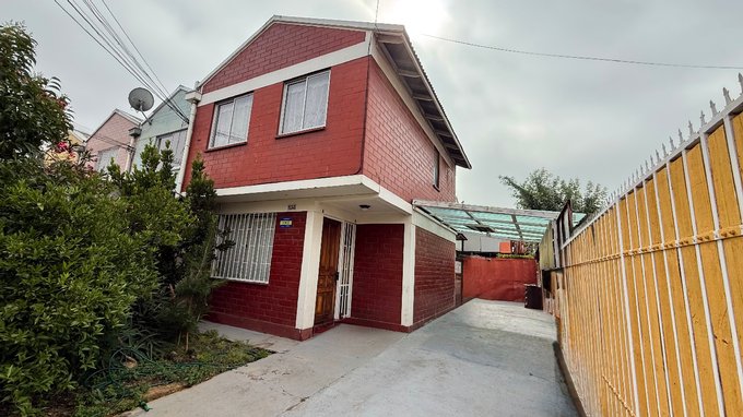 Casa esquina, acogedora lista para ser habitada.