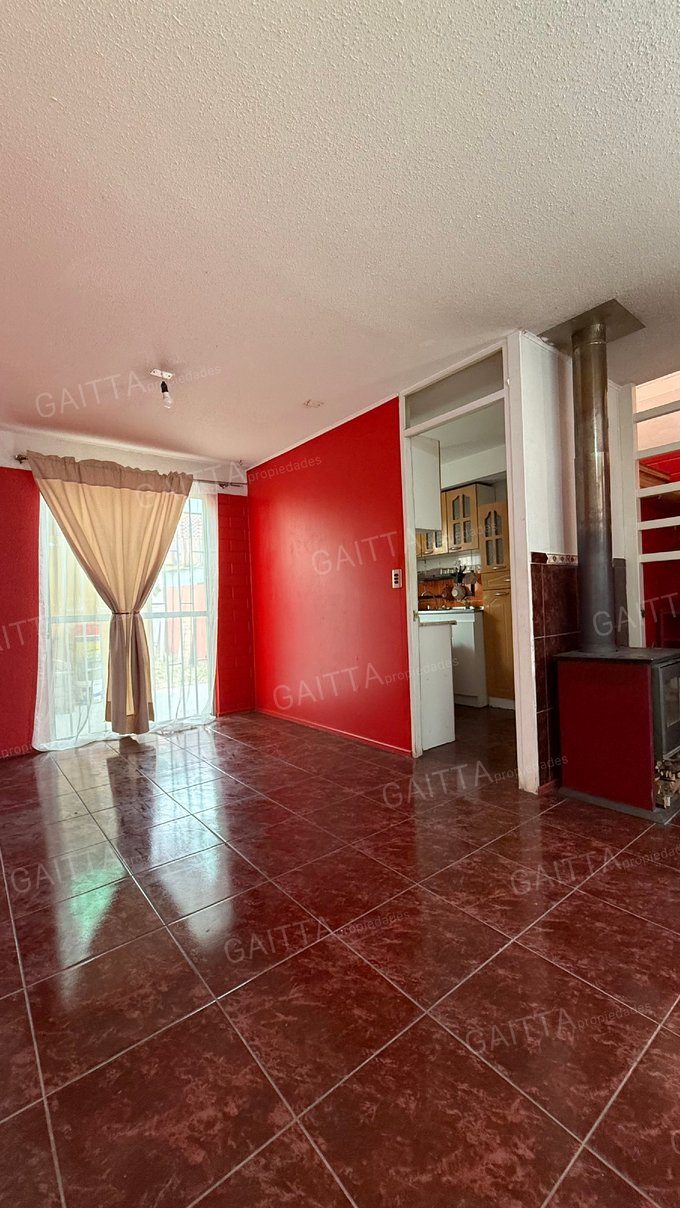 Comedor, entrada a la cocina.