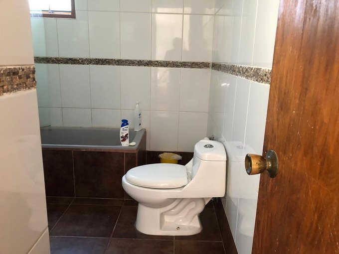 Baño suite primer piso