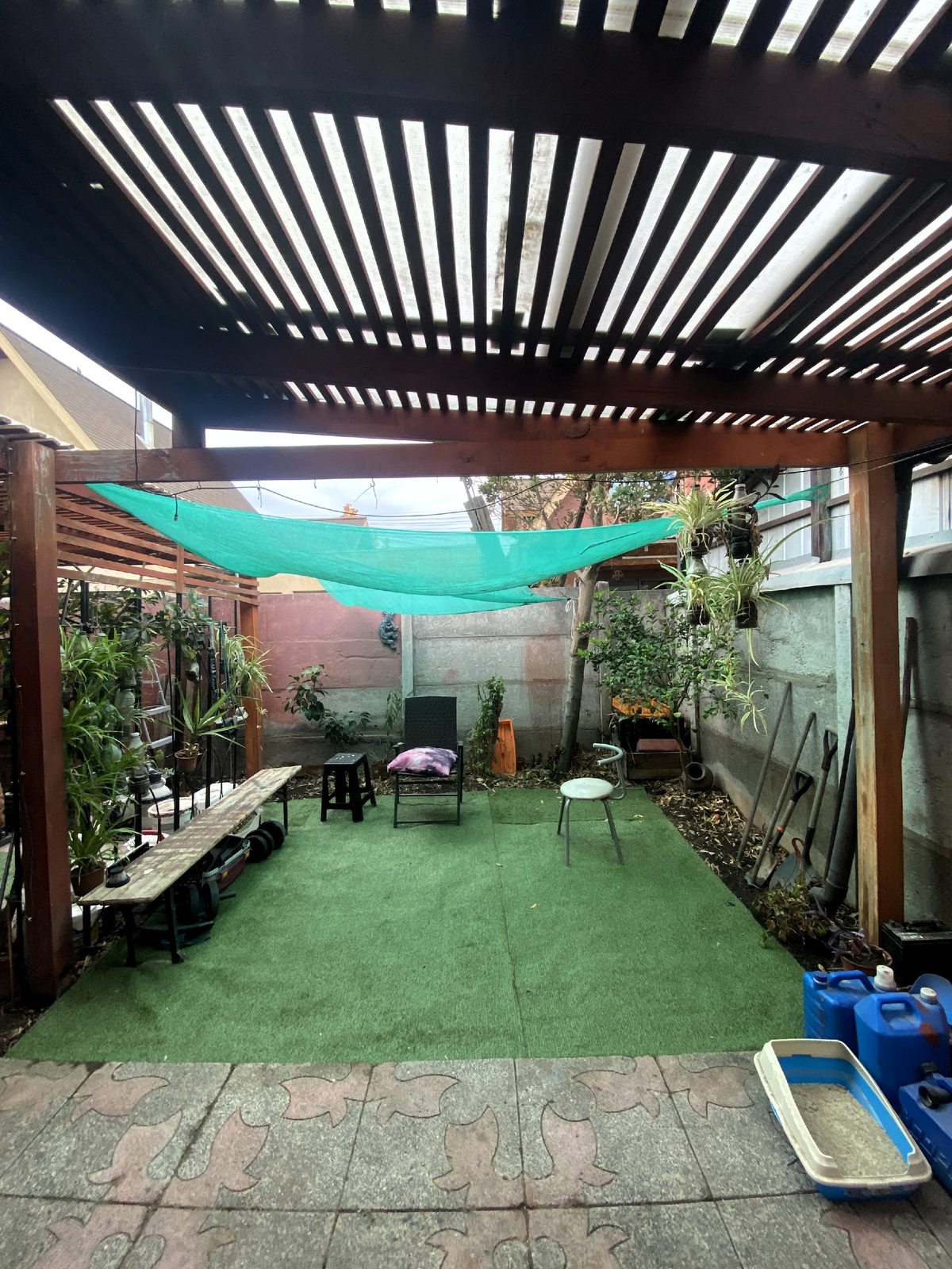 Patio trasero, vista salida cocina
