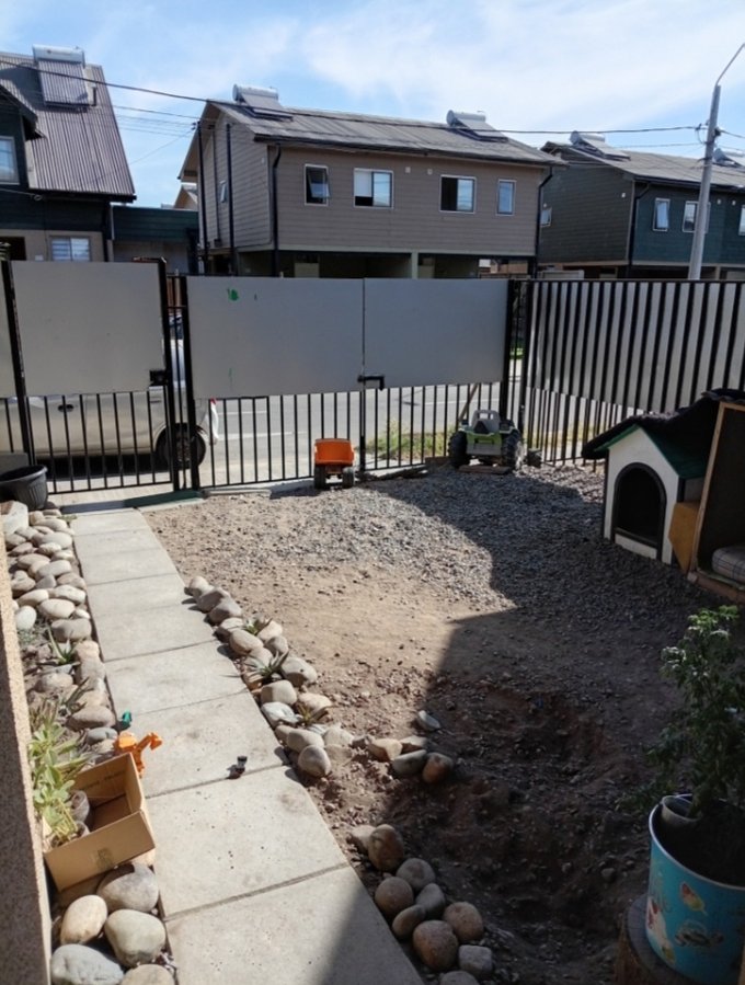 Amplio patio delantero, ideal para ampliación