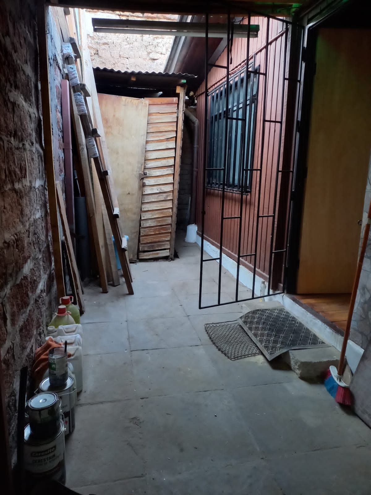 Patio trasero y bodega