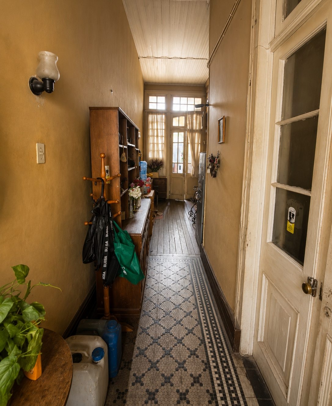 Al ingresar este es el pasillo interno