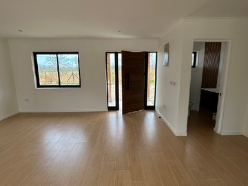 Entrada y baño de visitas