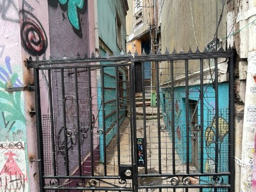 Esta seria la reja que da a la vereda