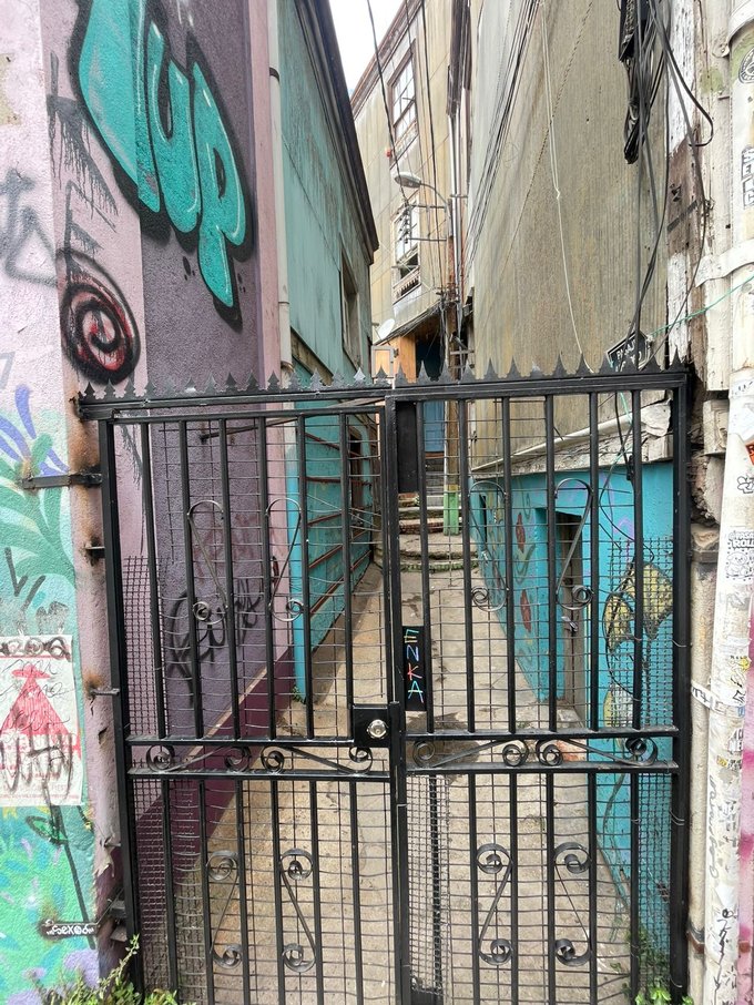 Esta seria la reja que da a la vereda