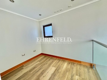 Home office, segundo piso.