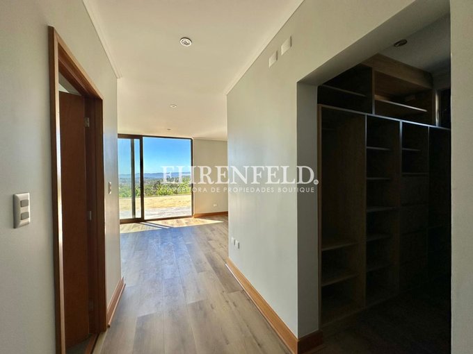 Entrada suite, primer piso.